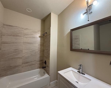 230 Heritage Court - Photo Thumbnail 10
