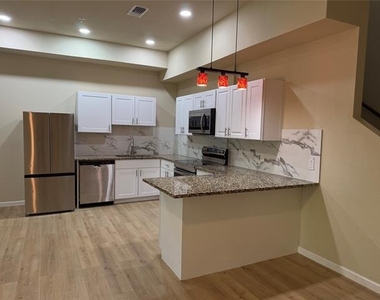 230 Heritage Court - Photo Thumbnail 4