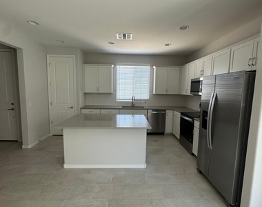 16510 W Whispering Wind Drive - Photo Thumbnail 2