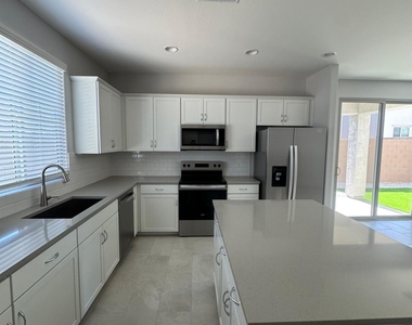 16510 W Whispering Wind Drive - Photo Thumbnail 8