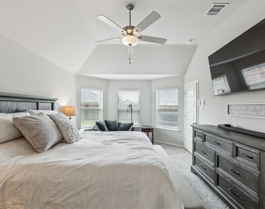1424 Bellaire Street - Photo Thumbnail 6