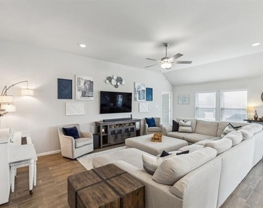 1424 Bellaire Street - Photo Thumbnail 12