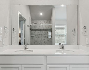 1424 Bellaire Street - Photo Thumbnail 8