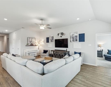 1424 Bellaire Street - Photo Thumbnail 10