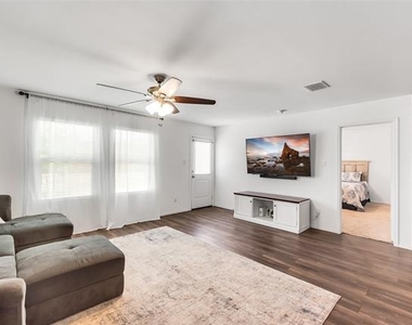 1516 Deerchase Drive - Photo Thumbnail 4