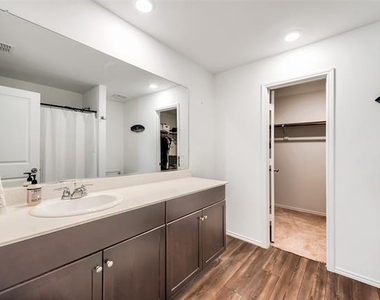 1516 Deerchase Drive - Photo Thumbnail 14