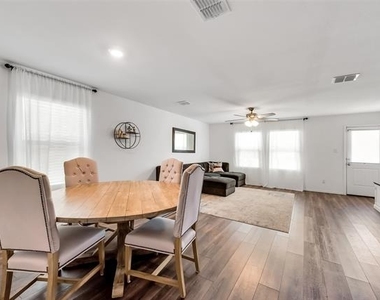 1516 Deerchase Drive - Photo Thumbnail 6