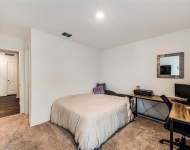 1516 Deerchase Drive - Photo Thumbnail 12