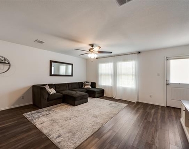 1516 Deerchase Drive - Photo Thumbnail 5