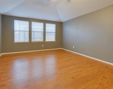 506 Hickory Lane - Photo Thumbnail 21
