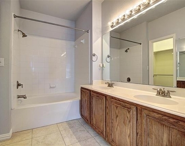 8017 Caladium Drive - Photo Thumbnail 11