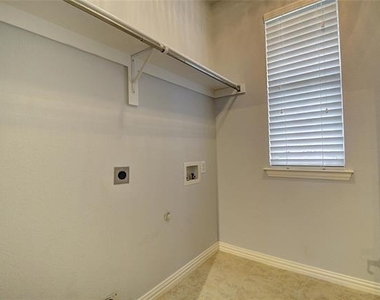 8017 Caladium Drive - Photo Thumbnail 16