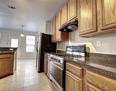 8017 Caladium Drive - Photo Thumbnail 9