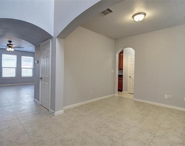 8017 Caladium Drive - Photo Thumbnail 7