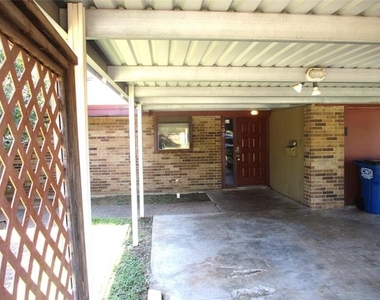 203 Yorkshire Court - Photo Thumbnail 2