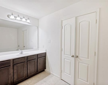 4517 Shy Creek Lane - Photo Thumbnail 15