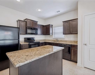 4517 Shy Creek Lane - Photo Thumbnail 8