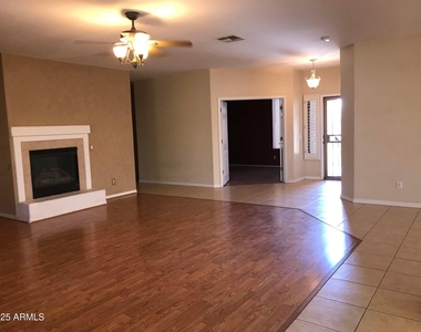 16804 W Northampton Road - Photo Thumbnail 5