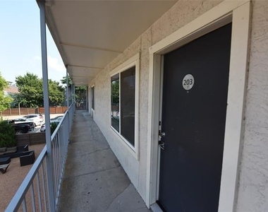 5404 Reiger Avenue - Photo Thumbnail 2