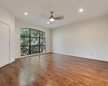 2411 N Hall Street - Photo Thumbnail 11