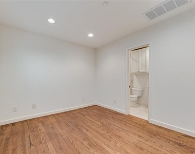 2411 N Hall Street - Photo Thumbnail 4