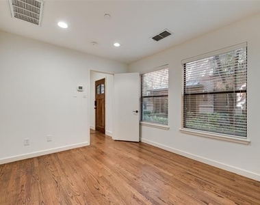 2411 N Hall Street - Photo Thumbnail 3