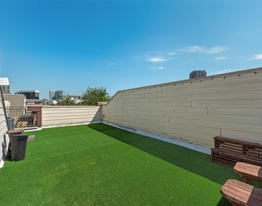 2411 N Hall Street - Photo Thumbnail 18