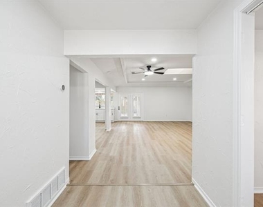 5909 Mark Lane - Photo Thumbnail 9