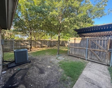614 Towne House Lane - Photo Thumbnail 27