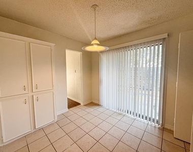 614 Towne House Lane - Photo Thumbnail 11