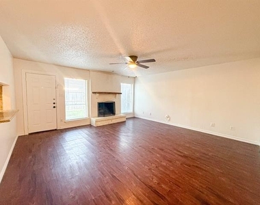 614 Towne House Lane - Photo Thumbnail 5