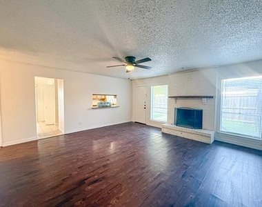614 Towne House Lane - Photo Thumbnail 6