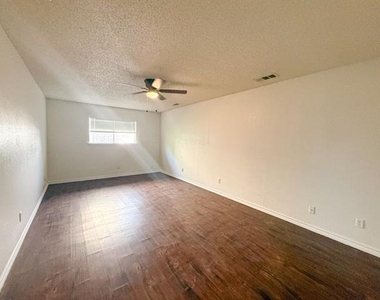 614 Towne House Lane - Photo Thumbnail 24