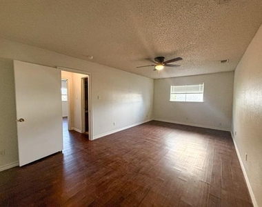 614 Towne House Lane - Photo Thumbnail 25