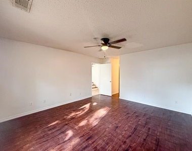 614 Towne House Lane - Photo Thumbnail 15
