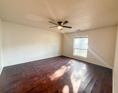 614 Towne House Lane - Photo Thumbnail 13