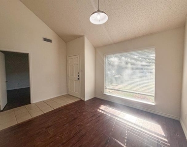 614 Towne House Lane - Photo Thumbnail 4