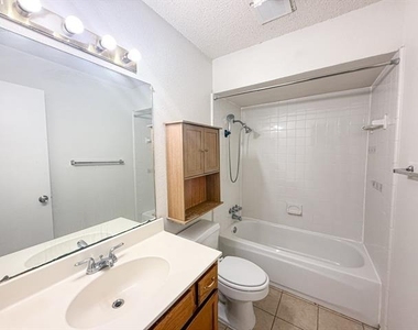 614 Towne House Lane - Photo Thumbnail 23