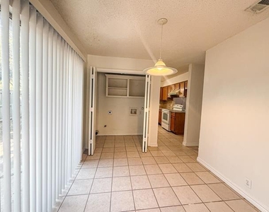 614 Towne House Lane - Photo Thumbnail 12