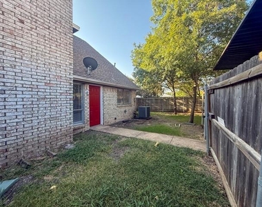 614 Towne House Lane - Photo Thumbnail 28