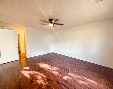 614 Towne House Lane - Photo Thumbnail 14