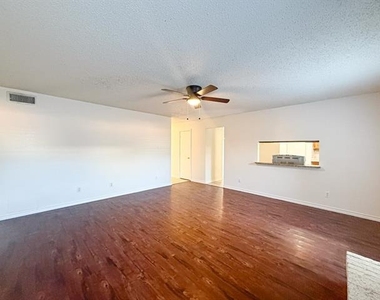 614 Towne House Lane - Photo Thumbnail 7