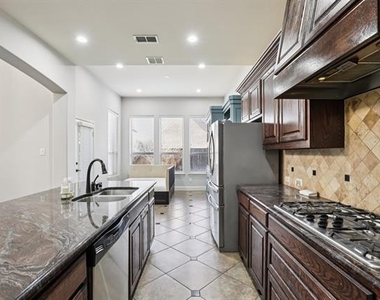 11158 Graceland Lane - Photo Thumbnail 8