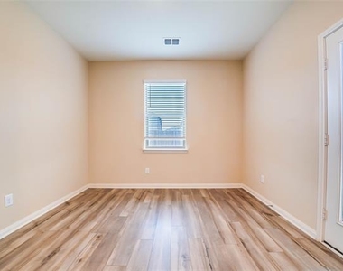 223 Garrett Street - Photo Thumbnail 13