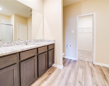 223 Garrett Street - Photo Thumbnail 3