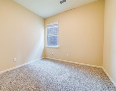 223 Garrett Street - Photo Thumbnail 7