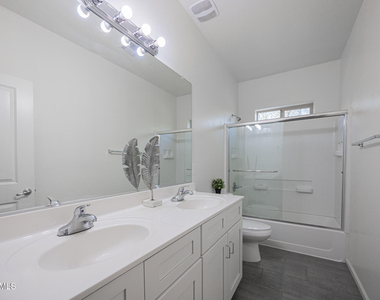 1711 W Pollack Street - Photo Thumbnail 20
