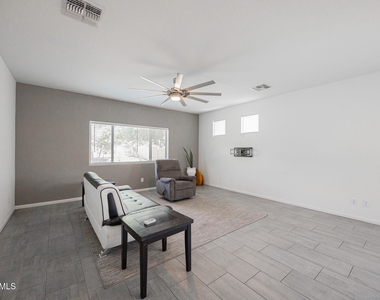1711 W Pollack Street - Photo Thumbnail 3