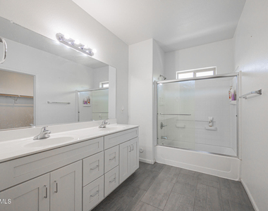 1711 W Pollack Street - Photo Thumbnail 14