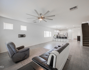 1711 W Pollack Street - Photo Thumbnail 4